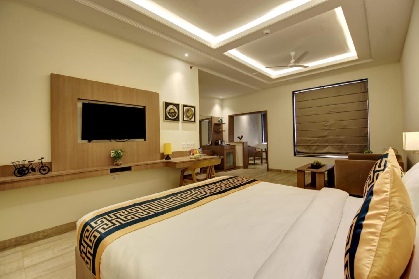 Hotel Grand Aerotech Нью-Дели Экстерьер фото