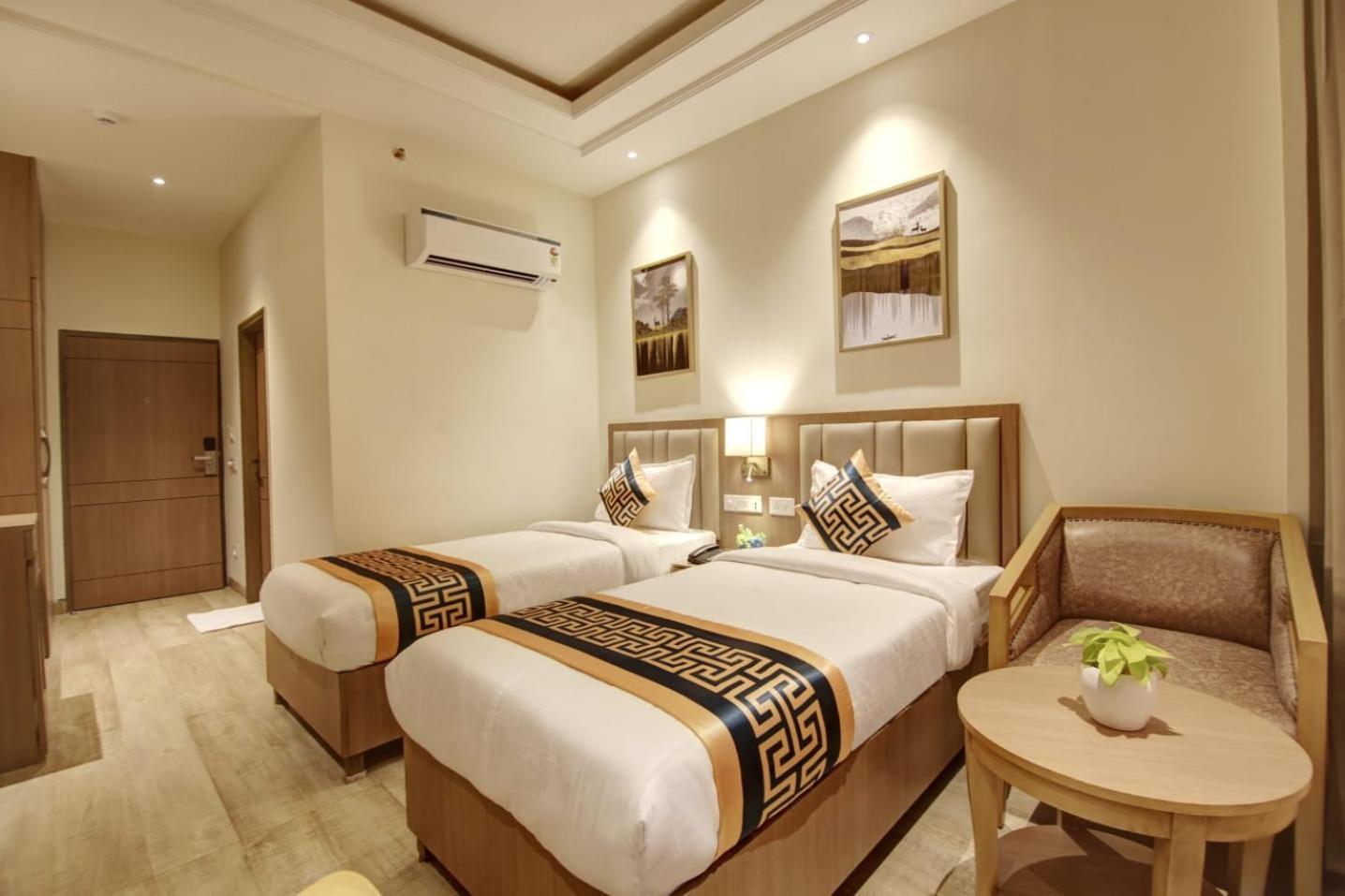 Hotel Grand Aerotech Нью-Дели Экстерьер фото